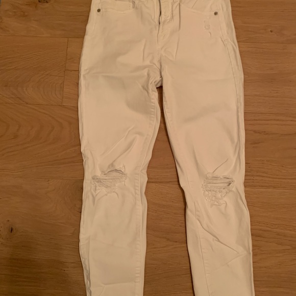 White high rise jeans from the Gap. - Picture 2 of 6